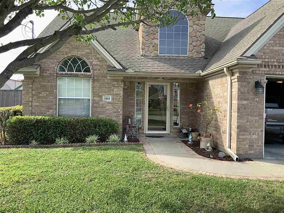 1st image of 1818 Squire Ln