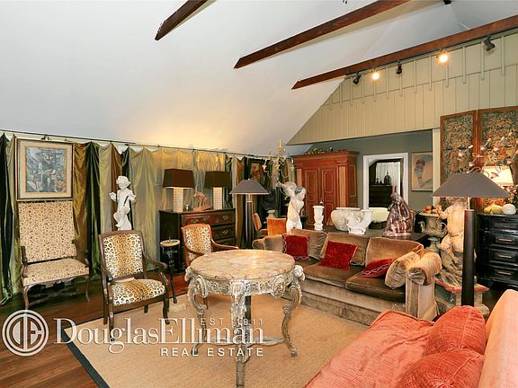 3rd image of 1 Dixon Ln