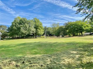 Paradise Ln, Huntsville, AR 72740