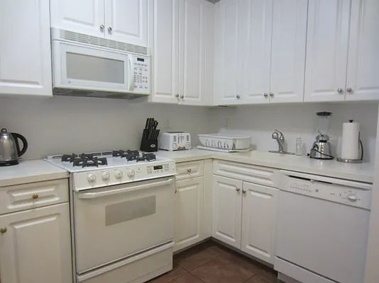 Rented by Bohemia Realty Group | media 49