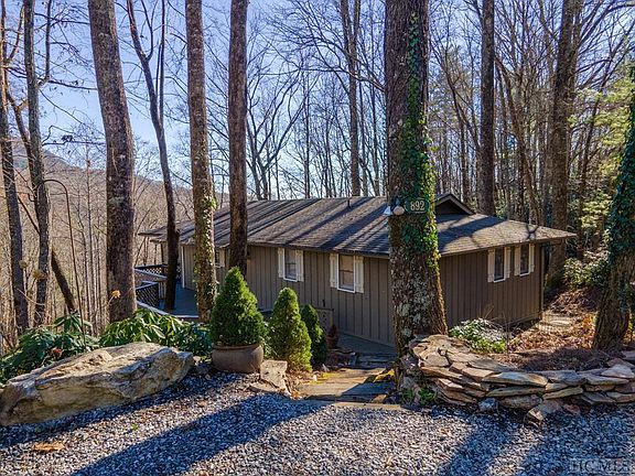 2nd image of 892 Hickory Dr