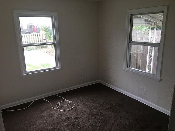3rd image of 1315 Duxberry Ave