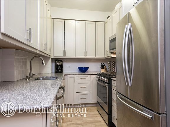 5th image of 229 E 79th St #4F
