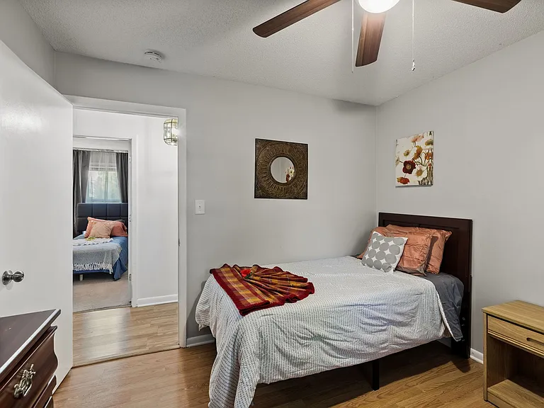 2407 E Main St — Photo 20