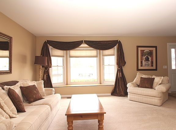 3rd image of 6707 Foxworth Ln