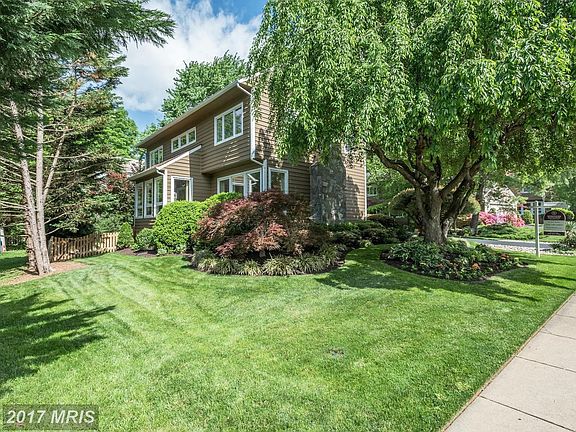 Amazing Landscaped Front Yard