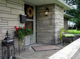 303 College Blvd, Carmi, IL 62821