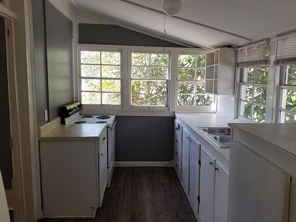5th image of 1103 Albemarle St #4