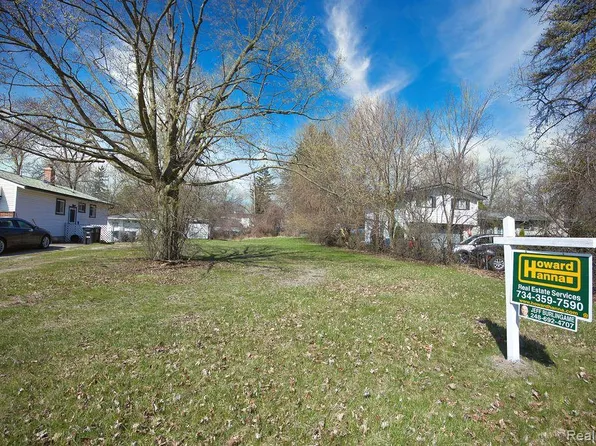 15539 Green Lane Ave, Livonia, MI 48154
