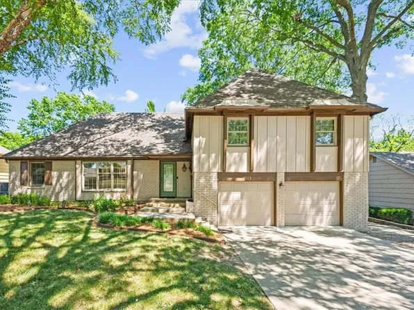 9921 Juniper Ln, Overland Park, KS 66207