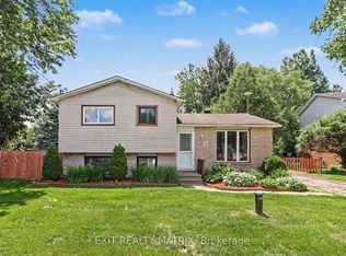 29 Louise Cres, Russell, ON K0A 1W0