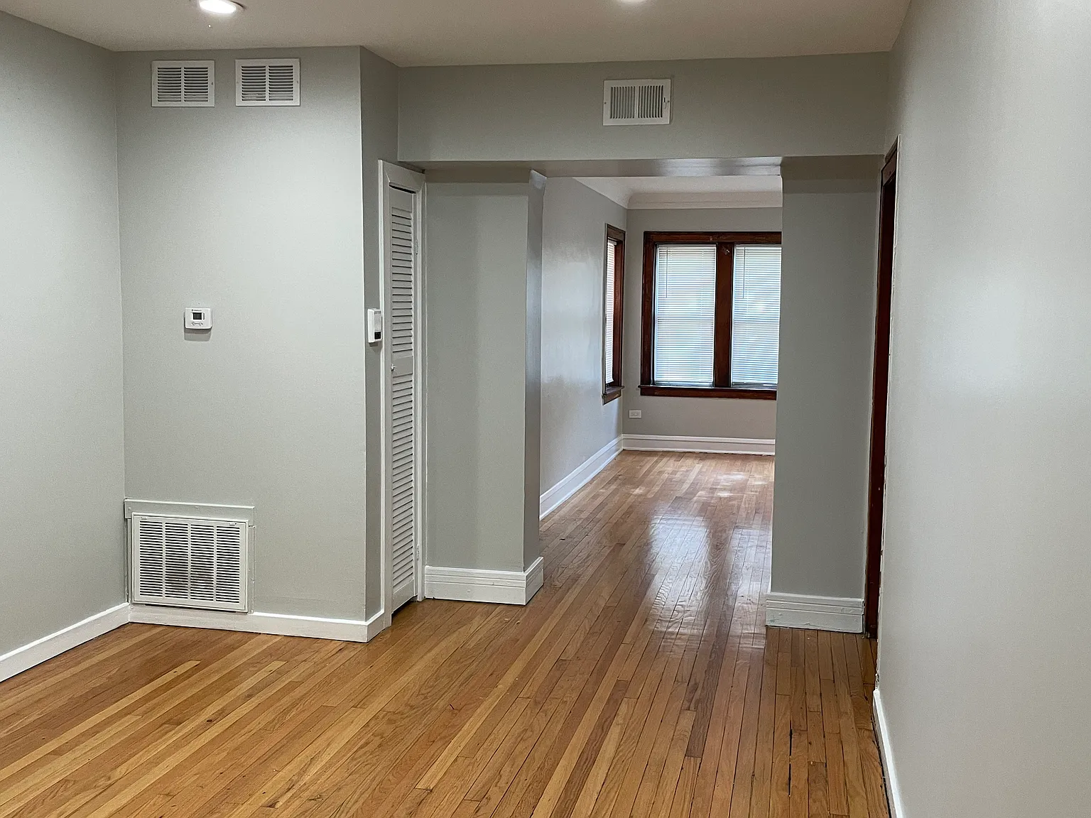 6103 S Troy St — Photo 4