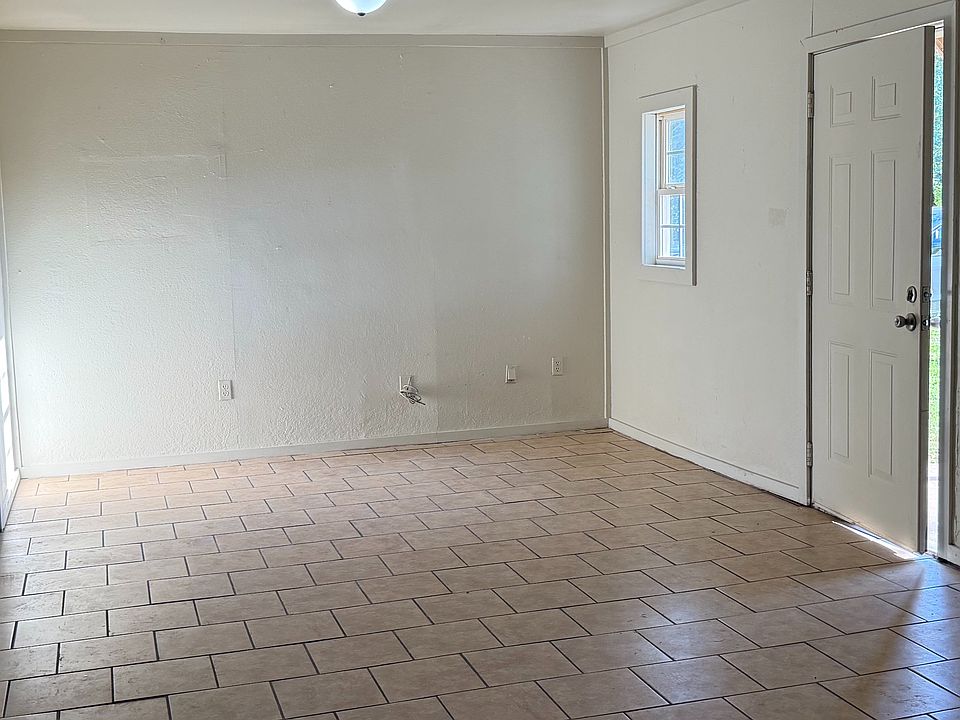1st image of 303 Russell St