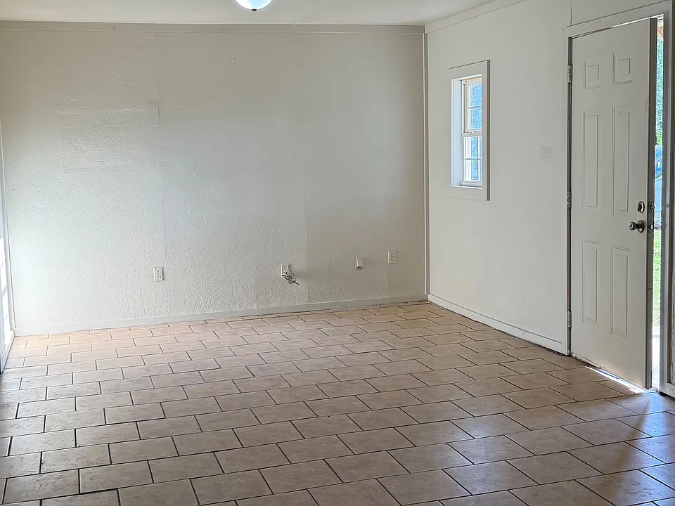 303 Russell St