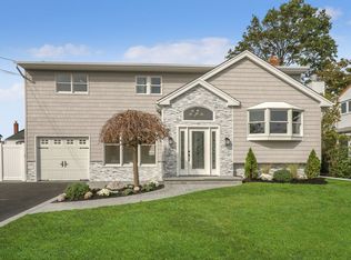 2904 Mandalay Beach Rd, Wantagh, NY 11793