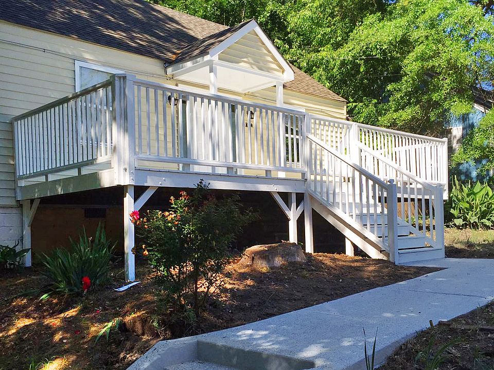 Newly Refinished Deck!