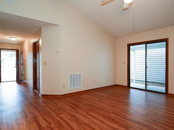 3rd image of 1847 Mackenzie Ct N