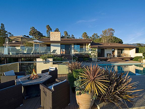 Exterior view from lower deck