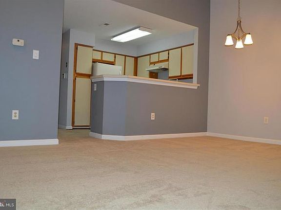 3rd image of 6904 Victoria Dr Unit K
