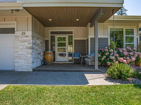 3rd image of 49 Forest Edge Dr