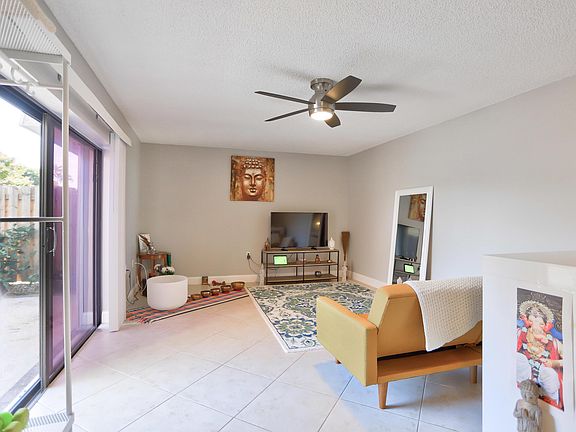 4th image of 2901 SW 22nd Cir #42D