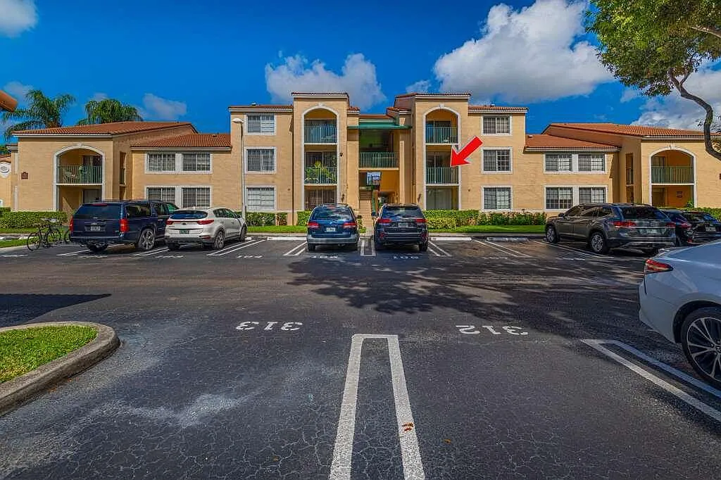 1 bed, 1.0 bath, 676 sqft, $1,800 — Photo 2