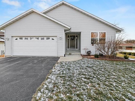 4th image of 1012 Candlewick Dr NE