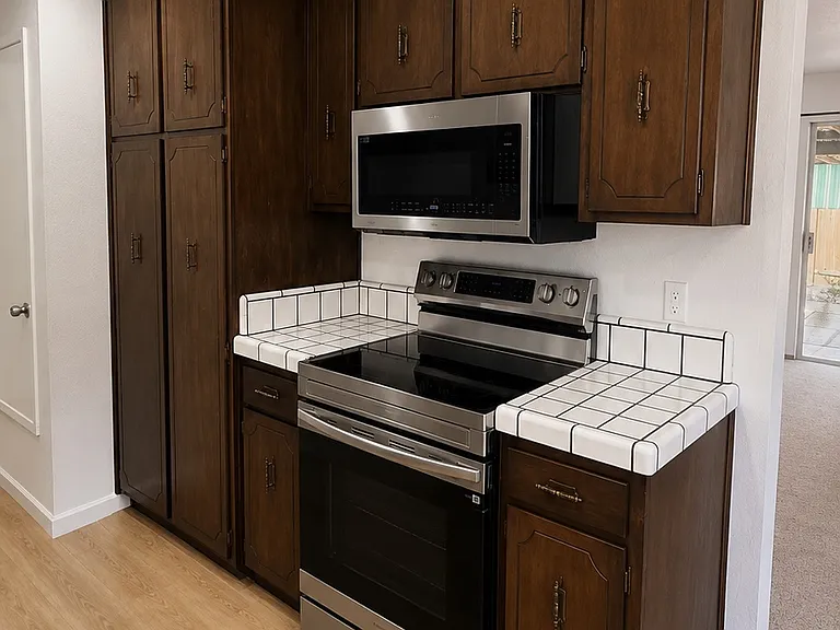 1608 Delta Dr — Photo 3