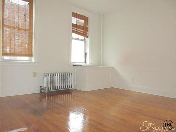 2nd image of 2846 34th St APT 1F