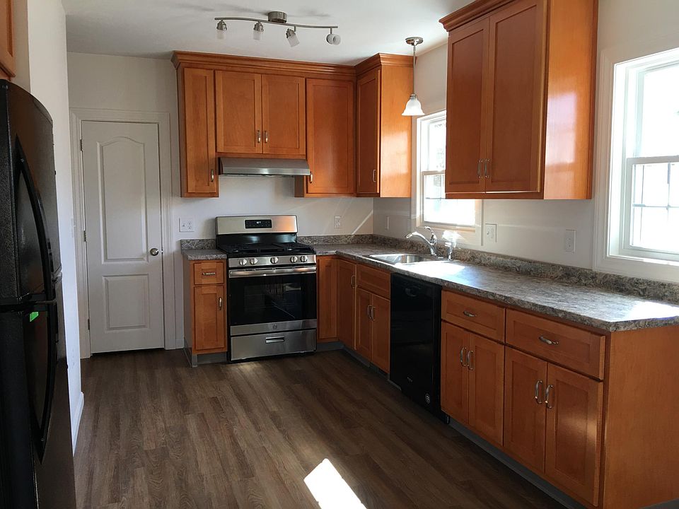 1st image of 10 Ashland St #2