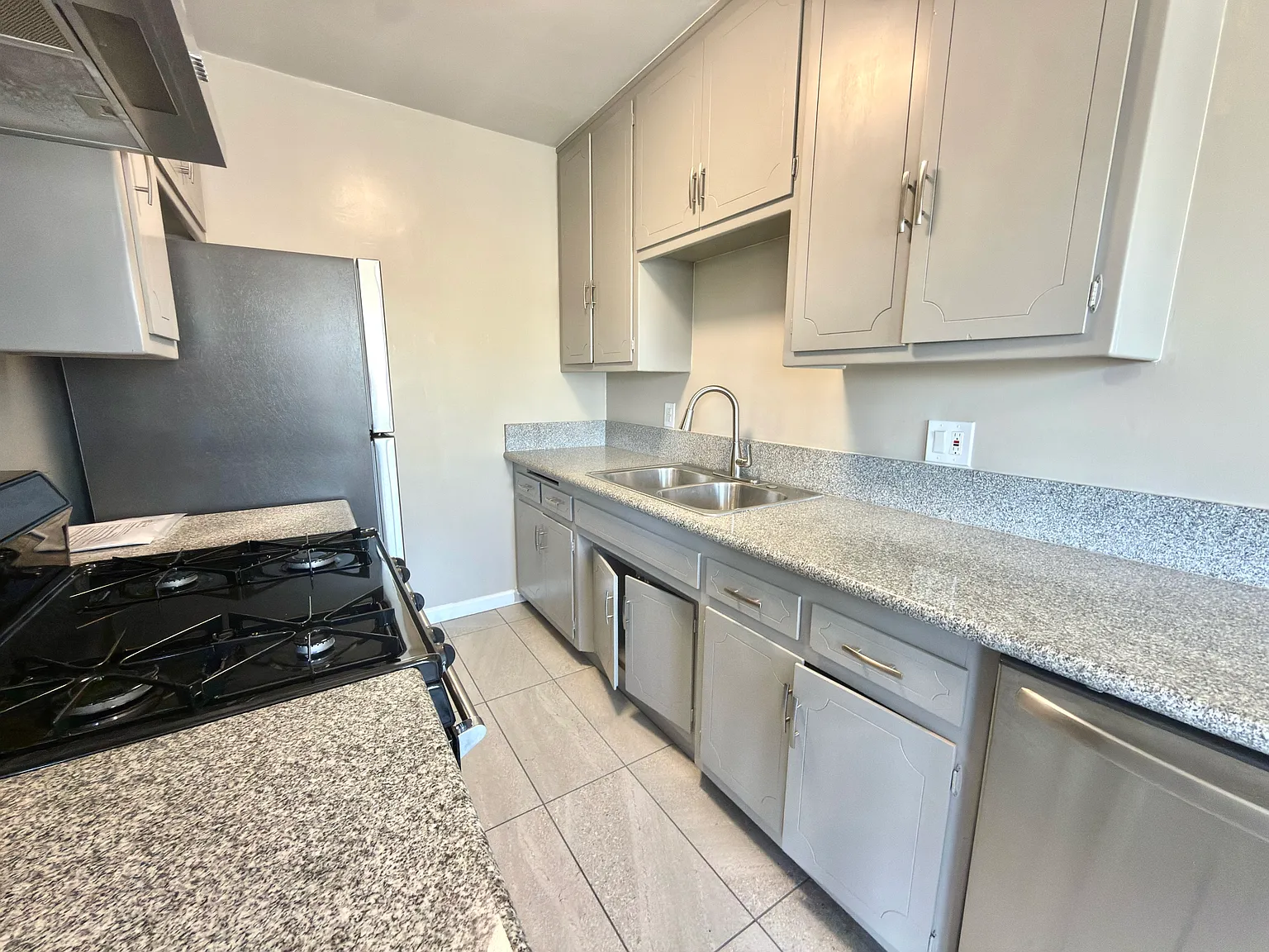 2 bed, 800 sqft, $2,104 — Photo 4