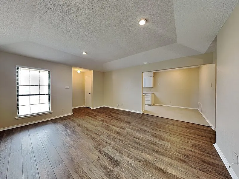 2 bed, 1.5 bath, 1012 sqft, $1,475 — Photo 2