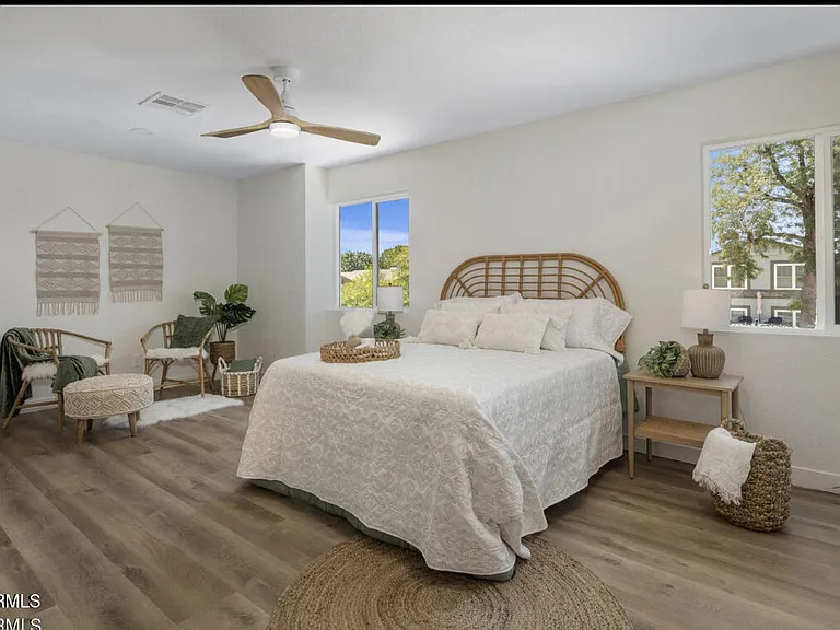 626 E Palomino Dr — Photo 17