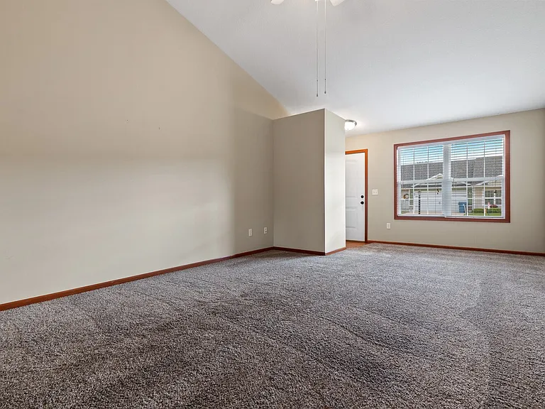 Perry Creek Townhomes - Midland, MI — Photo 28