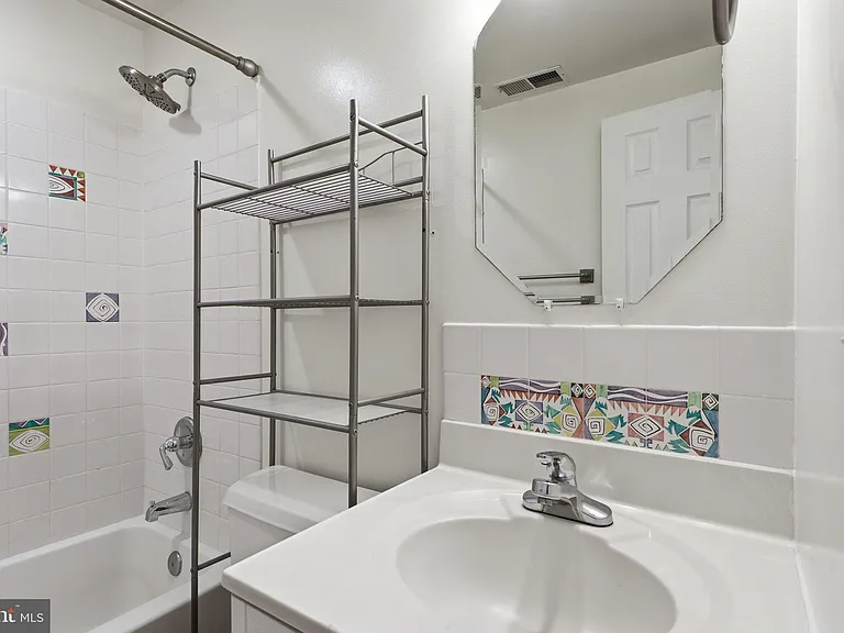 9504 Dunbrook Ct — Photo 18
