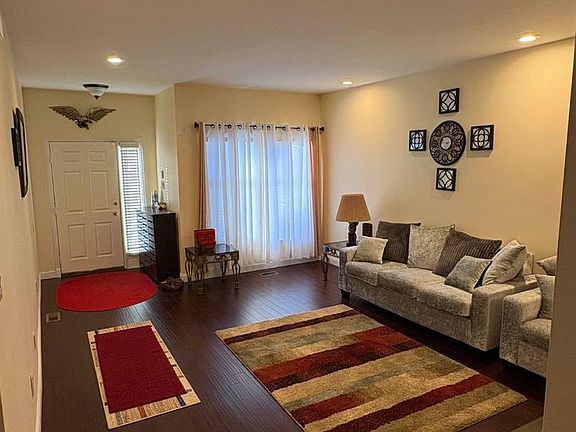 5th image of 5 Corlen Ct