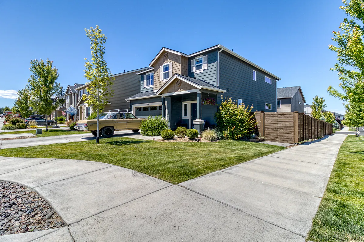 3 bed, 2.5 bath, 1983 sqft, $3,250 — Photo 3