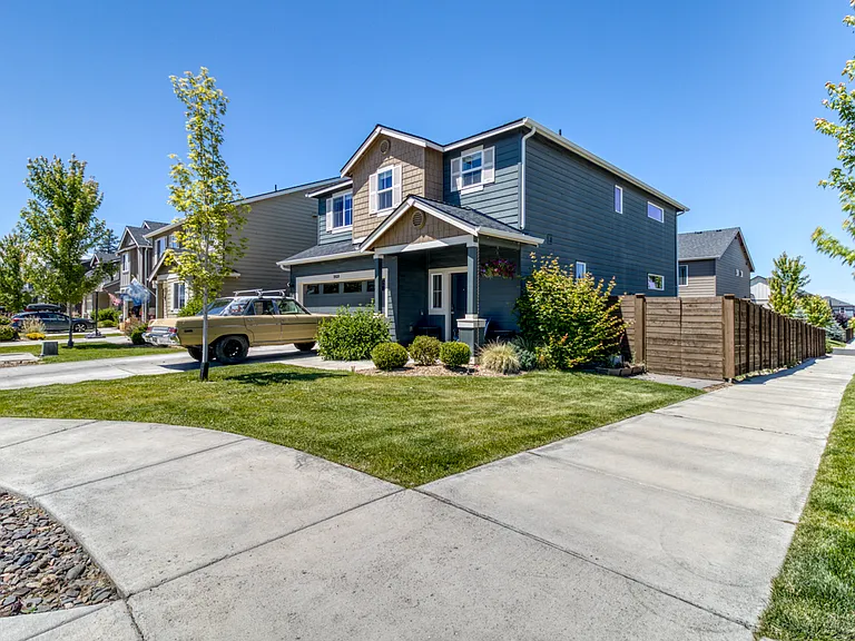 20538 SE Cameron Ave — Photo 3