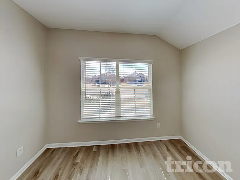 805 Walls Blvd — Photo 10