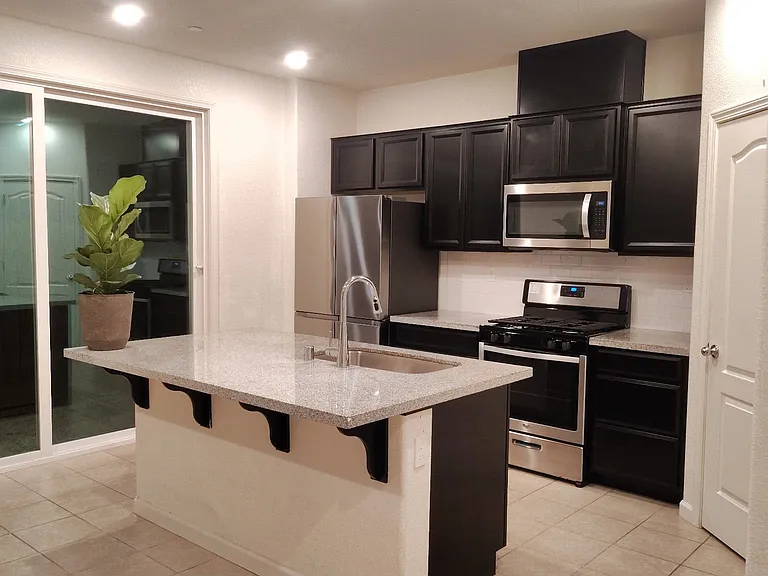 3280 Sunny Gate Ln — Photo 2