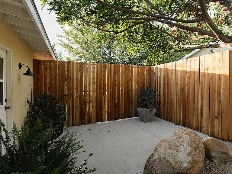 2841 Los Feliz Dr — Photo 22