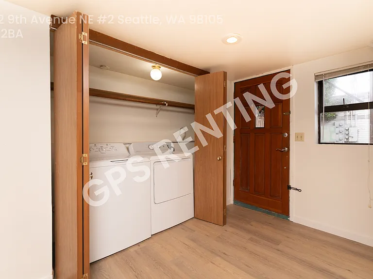 5302 9th Ave NE #2 — Photo 5