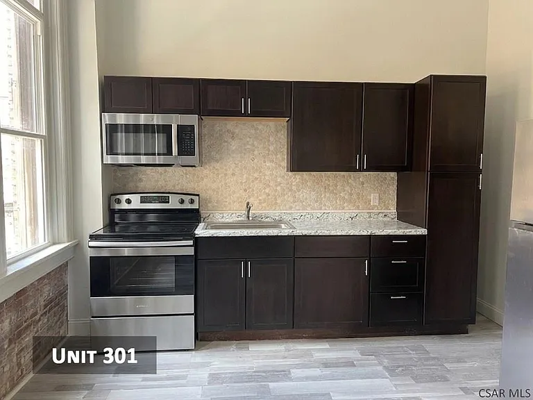 500 Main St #201 — Photo 8