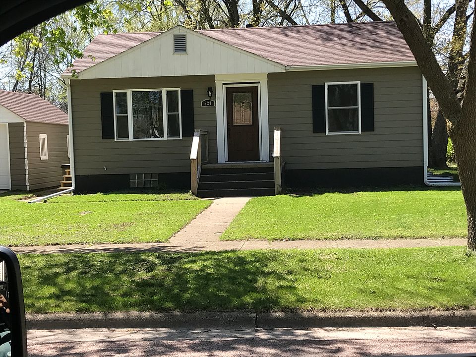 1st image of 521 10th Ave W