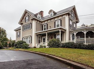 33 Fairview St, Lowell, MA 01852