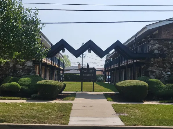 3721 Ruby St APT 208S, Schiller Park, IL 60176