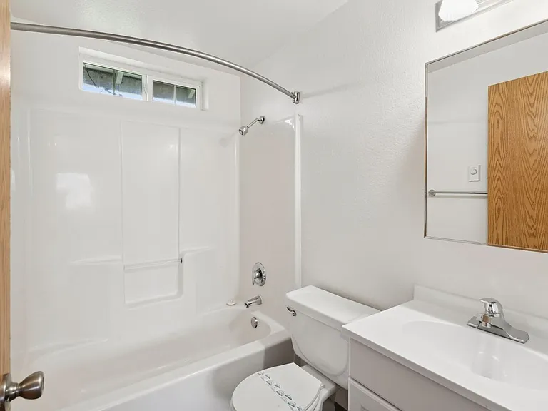 Evergreen Townhouses — Photo 7