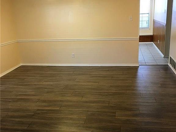 5th image of 434 Essex Dr