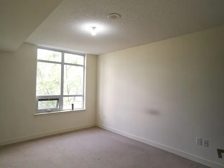 812 Lansdowne Ave #302 — Photo 8