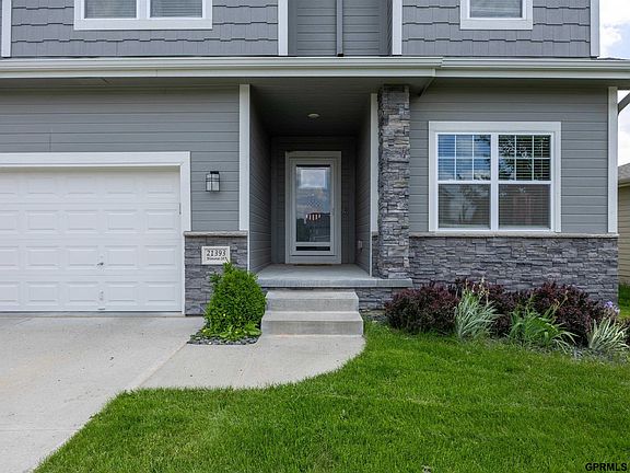 4th image of 21393 Blaine St
